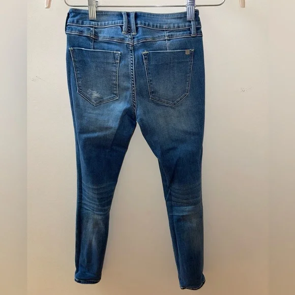 NWOT Bebe distressed jeans Size 25 - Picture 3 of 5